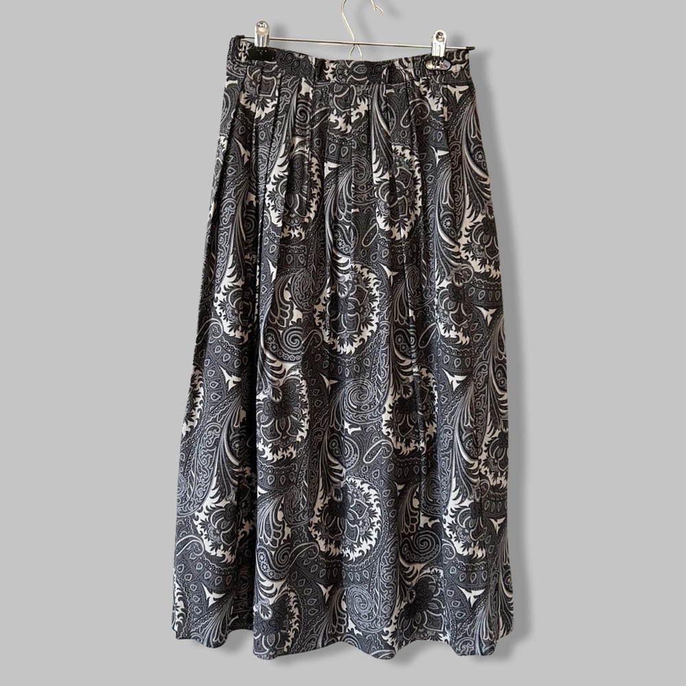 Elegant Black and White Paisley Skirt